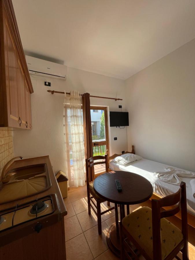 Hotel Athina Velipoje Exterior photo