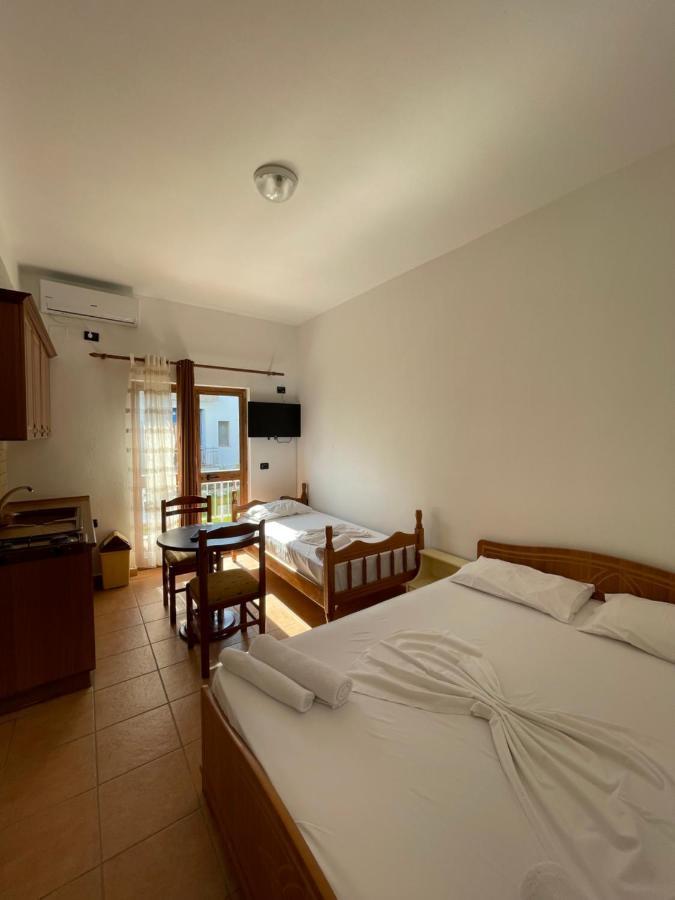 Hotel Athina Velipoje Exterior photo