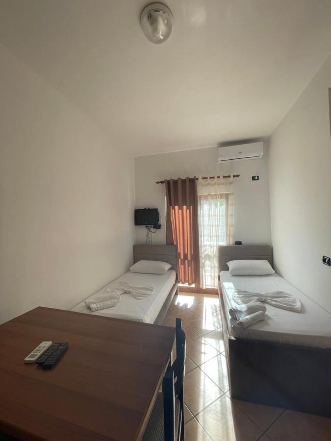 Hotel Athina Velipoje Exterior photo
