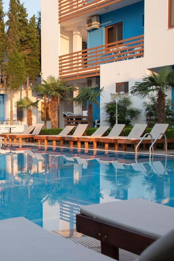 Hotel Athina Velipoje Exterior photo